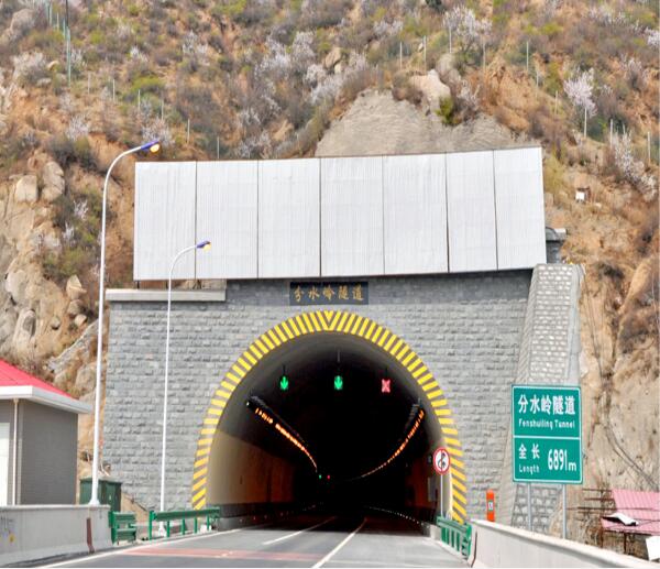 張家口張涿高速分水嶺隧道戶外廣告